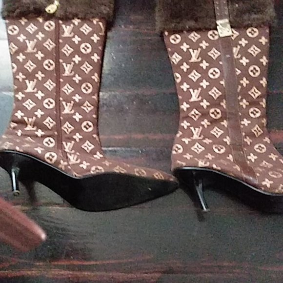 Lv boots size 9 - Picture 2 of 2
